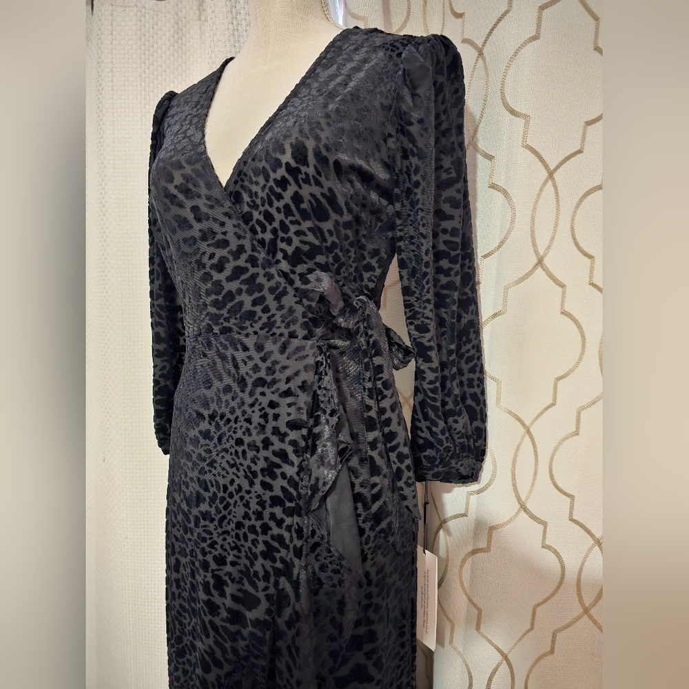 NWT Calvin Klein Black Velvet Leopard Print Wrap Dress – Women’s Size 2 - Picture 1 of 4